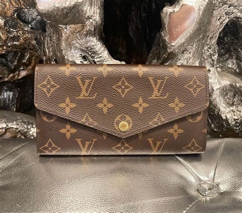 louis vuitton monogram international wallet|louis vuitton sarah wallet.